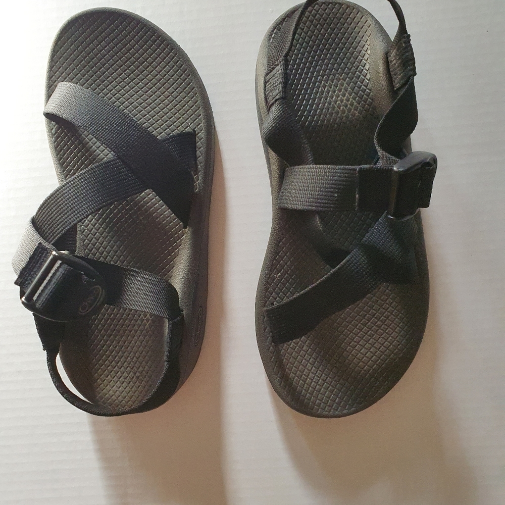 Chaco color black size 8 for men 9 for women